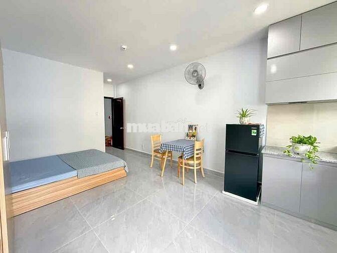 Căn Hộ Ban công Rộng 40m2 có MGR ngay Chợ Hoàng Hoang Thám - Khu K300