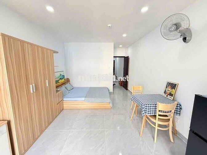 Căn Hộ Ban công Rộng 40m2 có MGR ngay Chợ Hoàng Hoang Thám - Khu K300