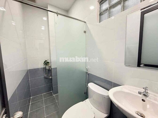 Căn Hộ Ban công Rộng 40m2 có MGR ngay Chợ Hoàng Hoang Thám - Khu K300