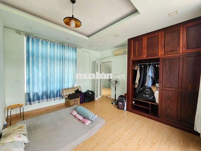 BIỆT THỰ SÂN VƯỜN MẶT TIỀN DT 747B