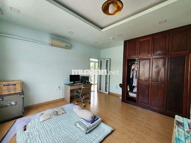 BIỆT THỰ SÂN VƯỜN MẶT TIỀN DT 747B