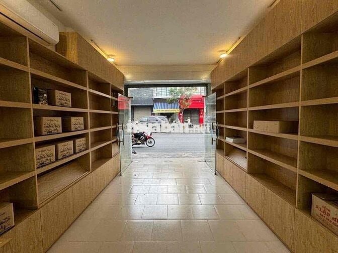 bán nhà mặt tiền đường Nguyễn Tất Thành f13 Q4 tpHCM