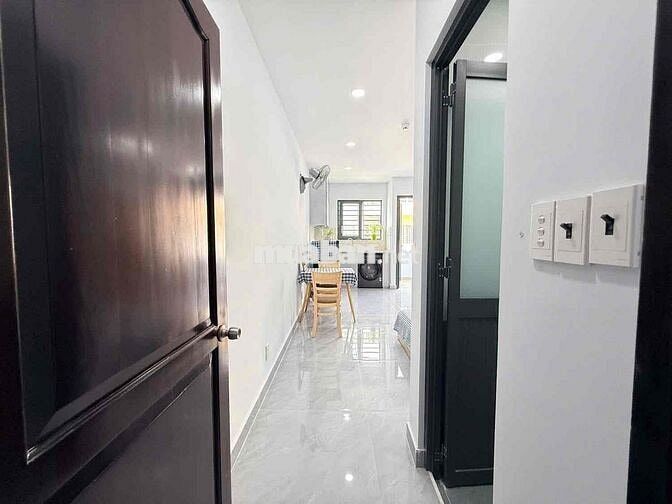 Căn Hộ Ban công Rộng 40m2 có MGR ngay Chợ Hoàng Hoang Thám - Khu K300