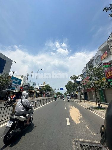 Ngộp Nh giảm 1ty bán gấp nhà 3lau mặt tiền Phạm Hùng,Q8,5.5x17m,đông 