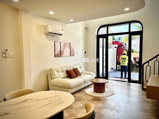 Nhà gần chợ Bến Thế, sạch đẹp full nội thất mới, giá 6.5 triệu/tháng