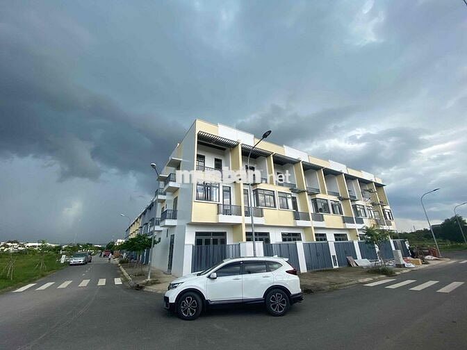 Cho thuê cặp góc Phước Đông New City 15tr