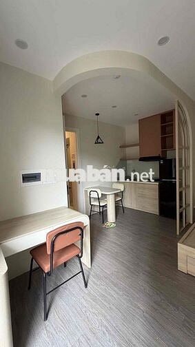 1 phòng ngủ ban công trên trục Nguyễn Xí gần Học Viện cán bộ Văn Lang