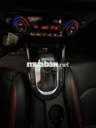 Kia Cerato Premium 2019 Trắng Xăng 2.0