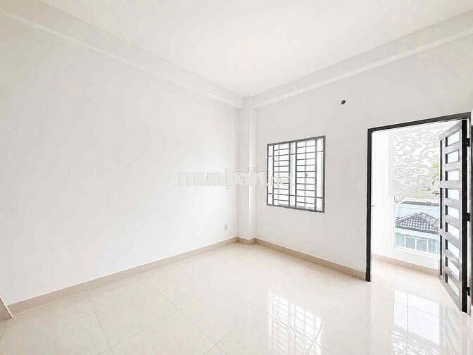 PHÒNG GÁC BAN CÔNG CỬA SỔ 40m2 GẦN CHỢ THẠCH ĐÀ