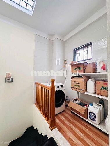 Nhà 4 tầng 30m² Nam Dư 3 Ngủ Tiềm Năng, có chỗ để xe máy riêng