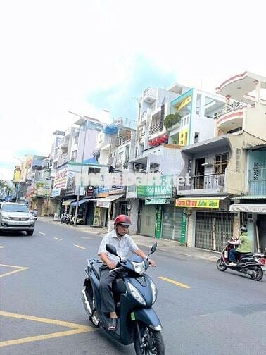  Nhà 2 Mặt Tiền Hẻm Lớn Đường Lạc Long Quân Giá Tốt.