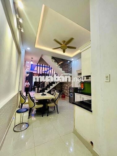 Cho Thuê Nhà Mới Sạch Sẻ DT 4x17 1Trệt 3Lầu 4Pn 5Wc Sân Thượng Hẻm Tải