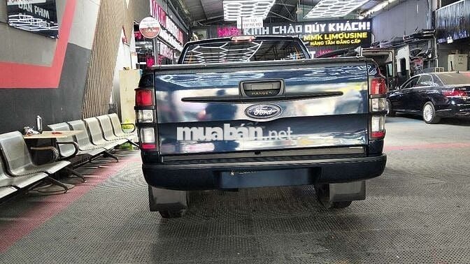 Ford Ranger XLS 2021 Xanh đậm 35.000 km