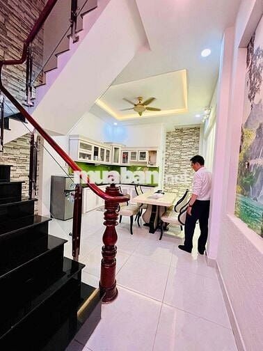 Cho Thuê Nhà Mới Sạch Sẻ DT 4x17 1Trệt 3Lầu 4Pn 5Wc Sân Thượng Hẻm Tải