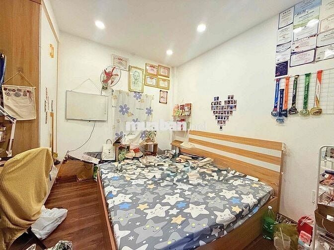 nhà Nguyễn kiệm 3 phòng 1 trệt lầu