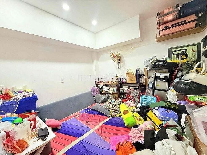 nhà Nguyễn kiệm 3 phòng 1 trệt lầu