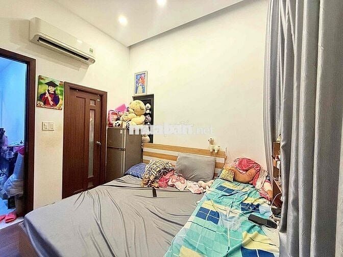 nhà Nguyễn kiệm 3 phòng 1 trệt lầu