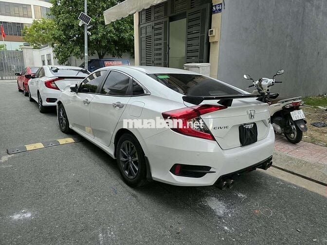 Honda Civic Trắng 5 chỗ
