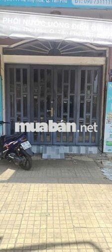 cho thuê vỉa hè có cả phòng dưới trệt ở lại ( giá chỉ 6tr )