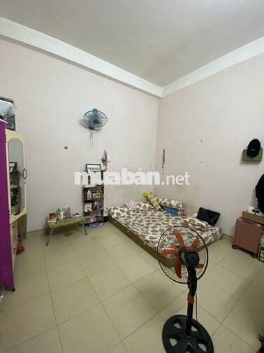 Phòng trọ trong nhà nguyên căn