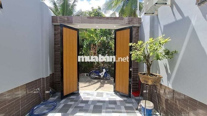Bán nhà lầu mới xây, 3 phòng ngủ, có nội thất gần chợ Trung An Mỹ Tho