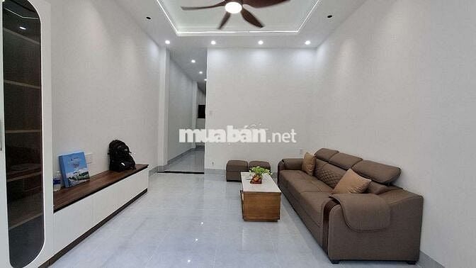 Bán nhà lầu mới xây, 3 phòng ngủ, có nội thất gần chợ Trung An Mỹ Tho