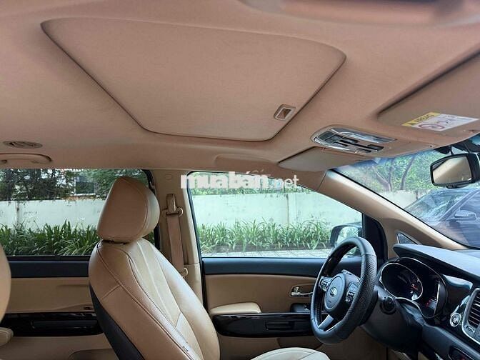 Kia Carnival Luxury 7 chỗ máy dầu số tự động!