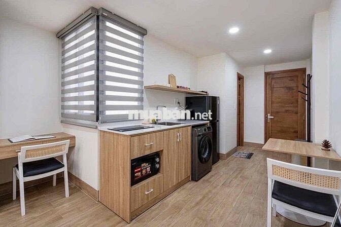 CHO THUÊ CĂN HỘ BAN CÔNG SIÊU RỘNG MỚI TOANH Ở TRẦN QUANG KHẢI GIÁ RẺ