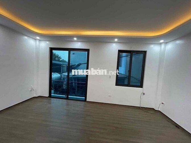 Phân lô phố Lĩnh Nam 35m2 x5T giá 6.5 tỷ sổ đỏ CC 2 thoáng dân xây bao