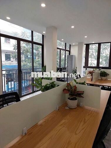 Cho thuê tầng 3 diện tích 42m2  trong toà nhà 2 mặt tiền