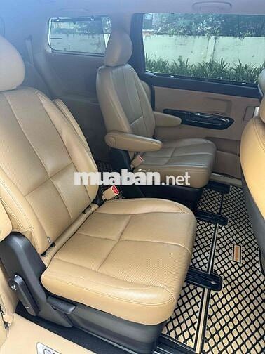 Kia Carnival Luxury 7 chỗ máy dầu số tự động!