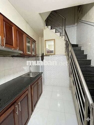 bán gấp căn nhà sát chợ Tân Bình