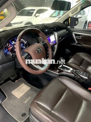 Toyota Fortuner 2.7V 2018 Bạc 95000 km