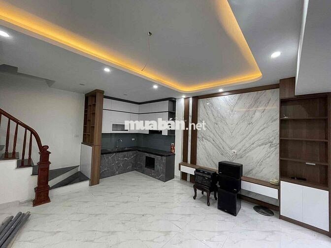 Phân lô phố Lĩnh Nam 35m2 x5T giá 6.5 tỷ sổ đỏ CC 2 thoáng dân xây bao