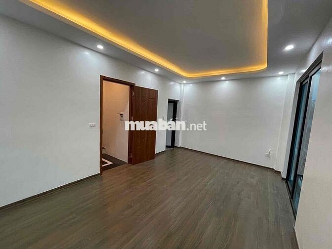 Phân lô phố Lĩnh Nam 35m2 x5T giá 6.5 tỷ sổ đỏ CC 2 thoáng dân xây bao