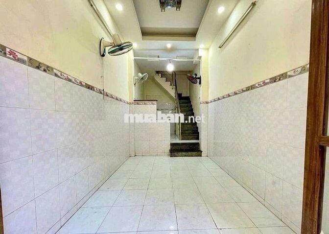 bán gấp căn nhà sát chợ Tân Bình