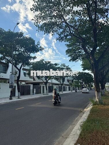 BÁN ĐẤT: 272.8m. Đường Nguyễn Thành Ý. Ngay  toà 69 tầng. Sát Sông Hàn
