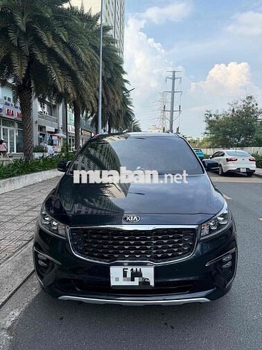 Kia Carnival Luxury 7 chỗ máy dầu số tự động!