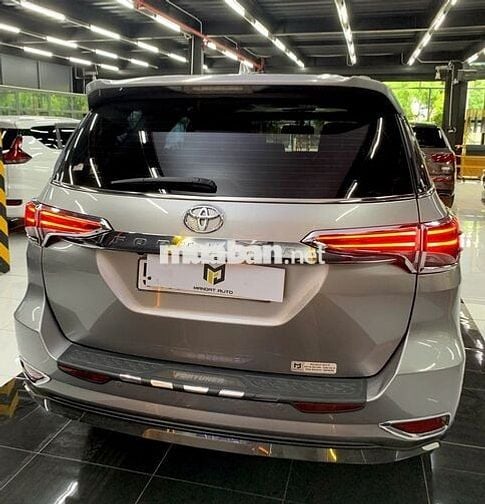 Toyota Fortuner 2.7V 2018 Bạc 95000 km