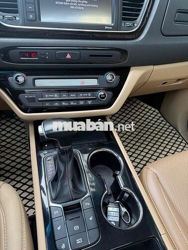 Kia Carnival Luxury 7 chỗ máy dầu số tự động!