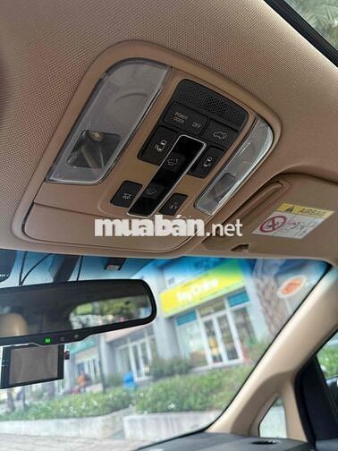 Kia Carnival Luxury 7 chỗ máy dầu số tự động!
