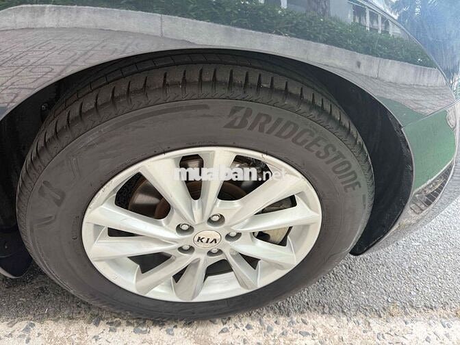 Kia Carnival Luxury 7 chỗ máy dầu số tự động!