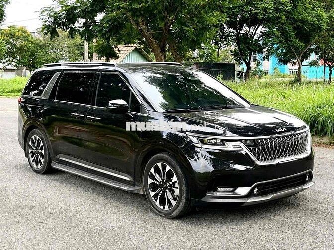 Kia Carnival Signature 2023 44000 km Đen