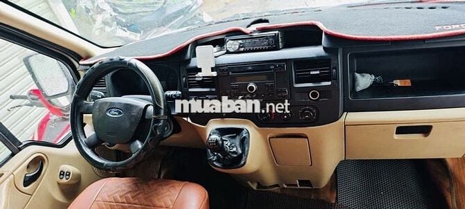 Ford Transit 2016 Vàng cát 6 chỗ