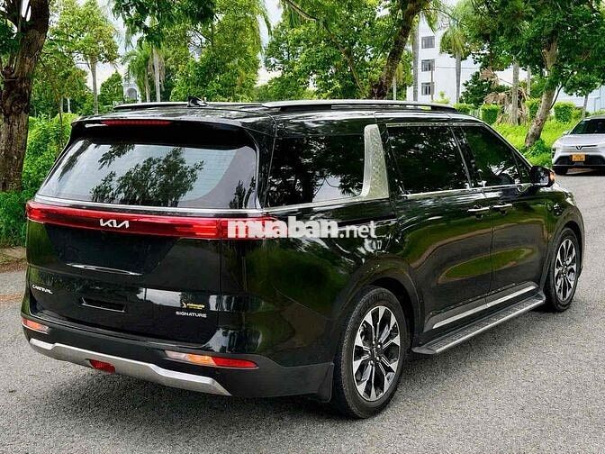 Kia Carnival Signature 2023 44000 km Đen