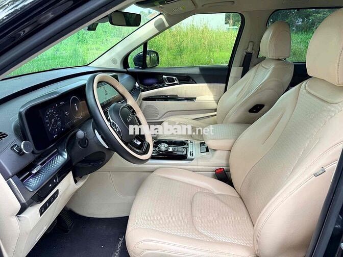 Kia Carnival Signature 2023 44000 km Đen