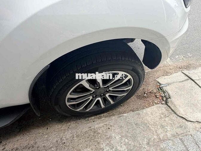 Ford Everest Titanium 2021 67000km Trắng