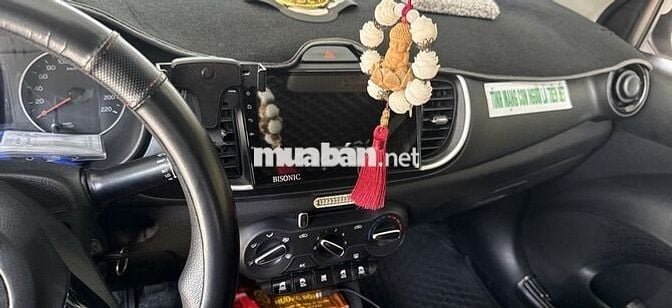 Kia Soluto Trắng Số sàn 5 chỗ