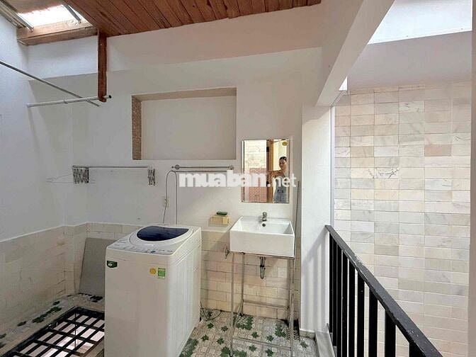 CHO THUÊ NHÀ KIỆT 2 TẦNG PHAN CHÂU TRINH, FULL NỘI THẤT XỊN