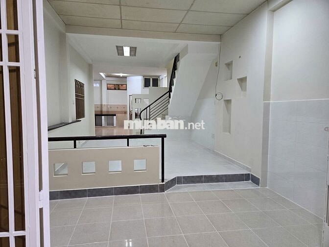 Cho thuê nhà nguyên căn 2 phòng ngủ hẻm Nguyễn Tất Thành Quận 4